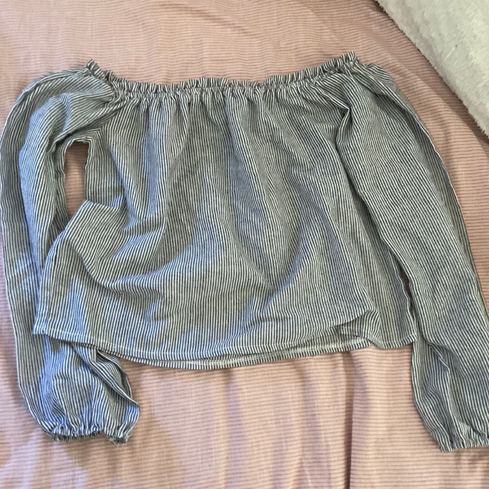 Brandy Melville off shoulder top